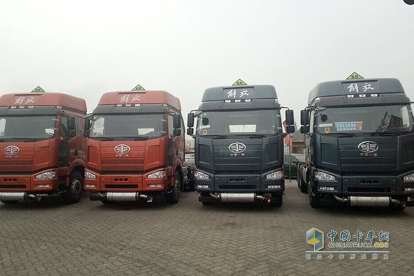 一汽解放J6危險(xiǎn)品牽引車