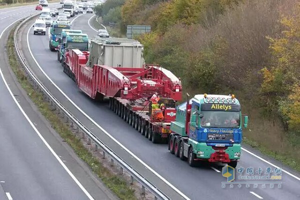 搭載FAKTOR 5橋式梁的德國(guó)曼卡車