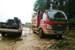車輛突壞陷泥濘 瑞沃服務(wù)見真情
