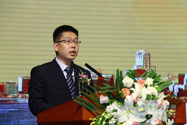 中國人民財(cái)產(chǎn)保險(xiǎn)股份有限公司湖北省分公司責(zé)任險(xiǎn)事業(yè)部總經(jīng)理丁瑞先生講話