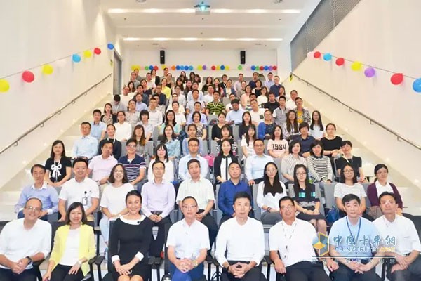 全體與會(huì)人員