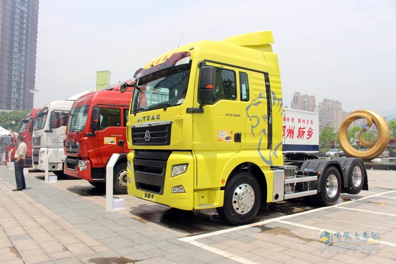陜汽重卡 德龍新M3000 加強版 336馬力 4X2 國四牽引車(SX4186GN361)