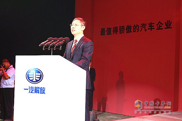 解放卡車黨委書記、總經(jīng)理胡漢杰道出了解放六十年來的成長與歷程