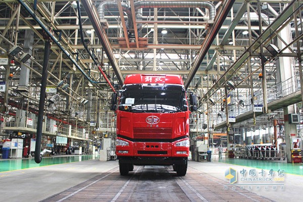 解放J6是當(dāng)前物流快運(yùn)市場引領(lǐng)卡車市場高端需求的專屬產(chǎn)品