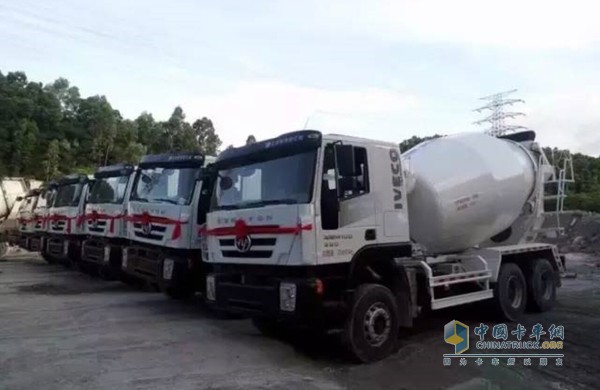 紅巖杰獅攪拌車(chē)再次批量交付惠州用戶(hù)