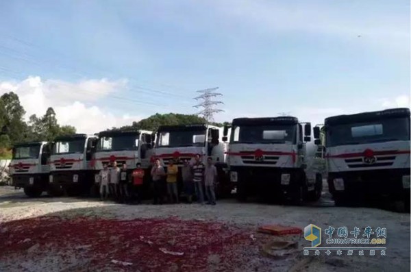 紅巖杰獅攪拌車(chē)再次批量交付惠州用戶(hù)