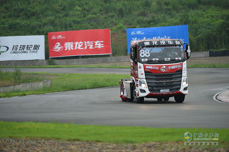 乘龍雙雄亮劍，奪取2016中國卡車公開賽成都站冠軍