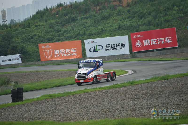 乘龍雙雄亮劍，奪取2016中國卡車公開賽成都站冠軍