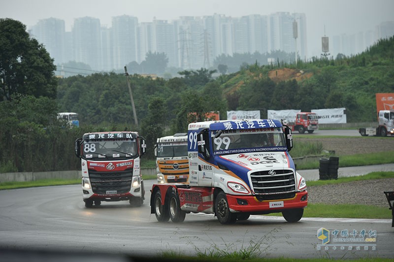 乘龍雙雄亮劍，奪取2016中國卡車公開賽成都站冠軍