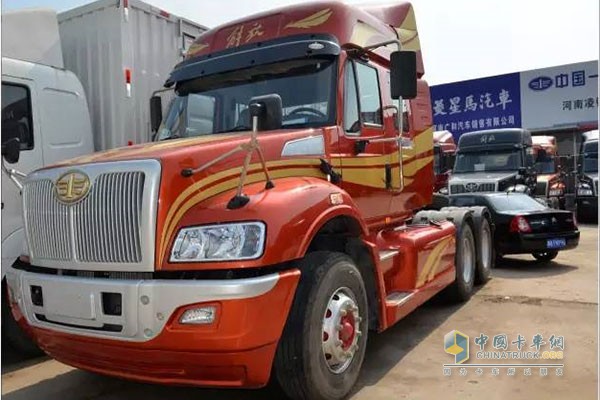 一汽解放柳特長(zhǎng)頭卡車