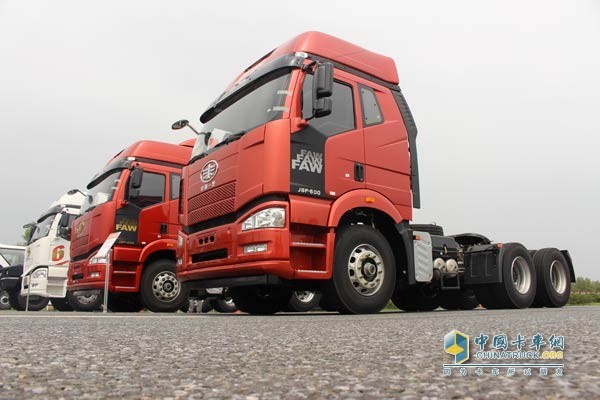 解放卡車(chē)