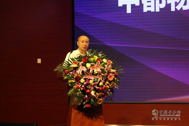 緊追新版GB1589 福田戴姆勒與中都物流簽訂千臺(tái)中置軸轎運(yùn)車(chē)
