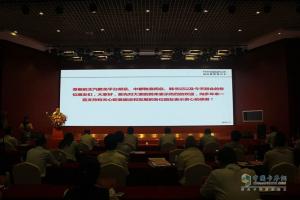緊追新版GB1589 福田戴姆勒與中都物流簽訂千臺(tái)中置軸轎運(yùn)車(chē)
