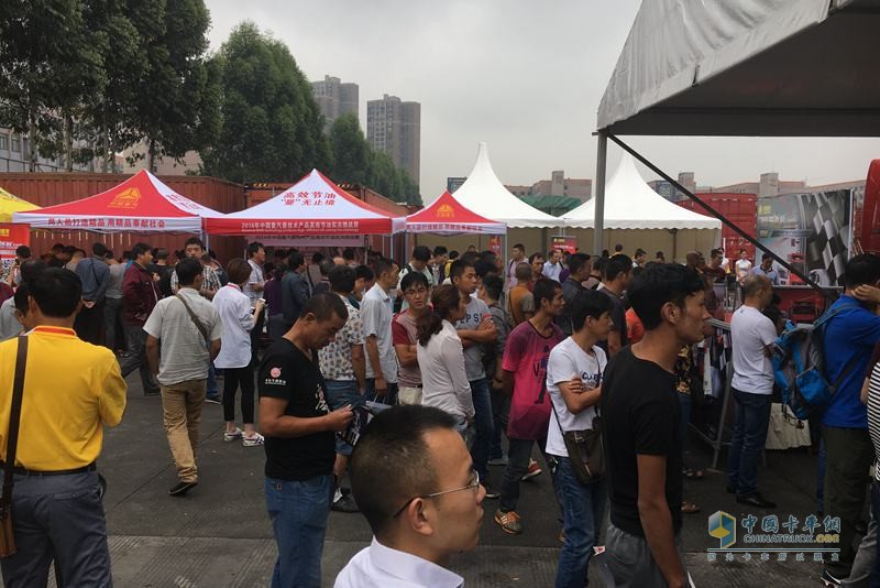 場(chǎng)內(nèi)場(chǎng)外都精彩 重汽首屆節(jié)油賽成都落幕