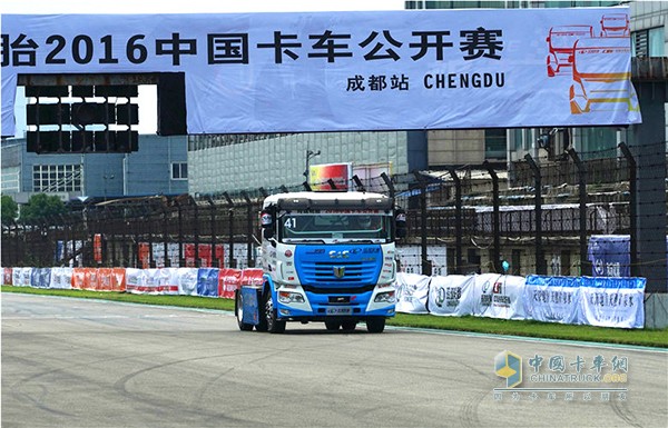 成都站比賽中，作為第一次參加中國卡車公開賽的聯(lián)合卡車，在國外頂級賽車的夾擊下，依然沖出重圍，戰(zhàn)勝了眾多其他廠商的卡車，一度成為焦點。