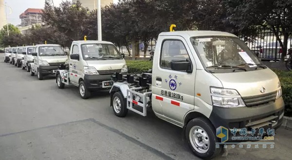 中集凌宇數(shù)十輛小型環(huán)衛(wèi)車(chē)下線，奔赴革命圣地——延安，即將投入服務(wù)，為當(dāng)?shù)氐沫h(huán)衛(wèi)事業(yè)作出貢獻(xiàn)。
