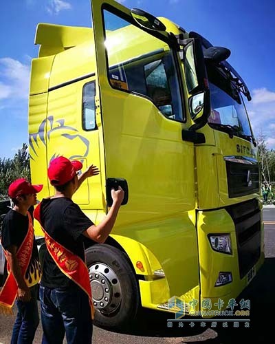 體驗汕德卡智能卡車
