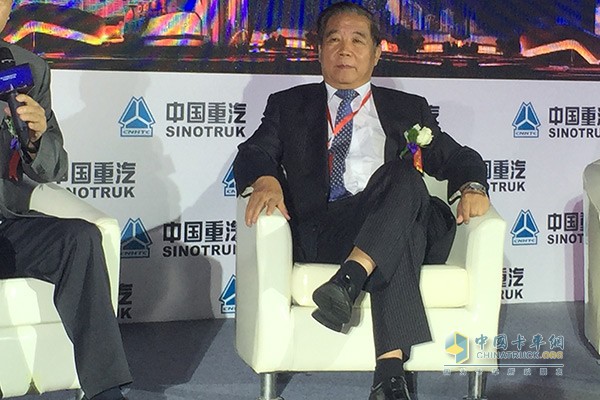 中國汽車工程學(xué)會理事長付于武
