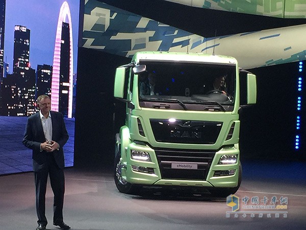 可載重18噸的純電動TGS 4X2 BLS-TS半掛牽引車完美亮相給出了德國曼恩面對環(huán)境變化的解決方案。