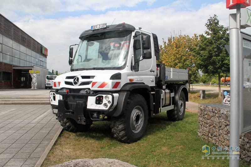 一汽解放 J6P重卡 標(biāo)載型 420馬力 6X2 國(guó)五牽引車(chē)(CA4250P66K24T3E5)