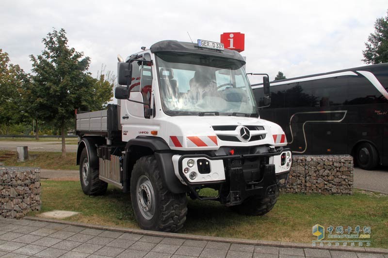 一汽解放 J6P重卡 標(biāo)載型 420馬力 6X2 國(guó)五牽引車(chē)(CA4250P66K24T3E5)