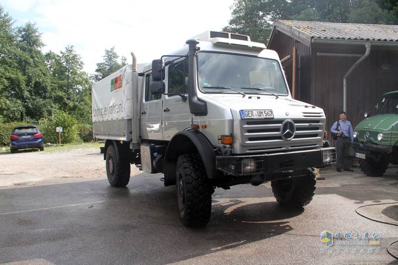 一汽解放 J6P重卡 標(biāo)載型 420馬力 6X2 國(guó)五牽引車(chē)(CA4250P66K24T3E5)
