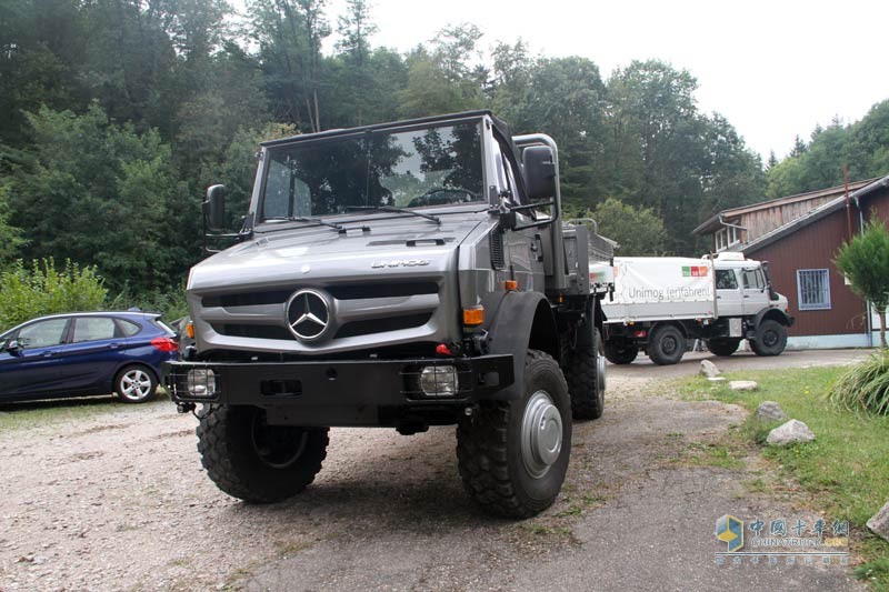 一汽解放 J6P重卡 標(biāo)載型 420馬力 6X2 國(guó)五牽引車(chē)(CA4250P66K24T3E5)