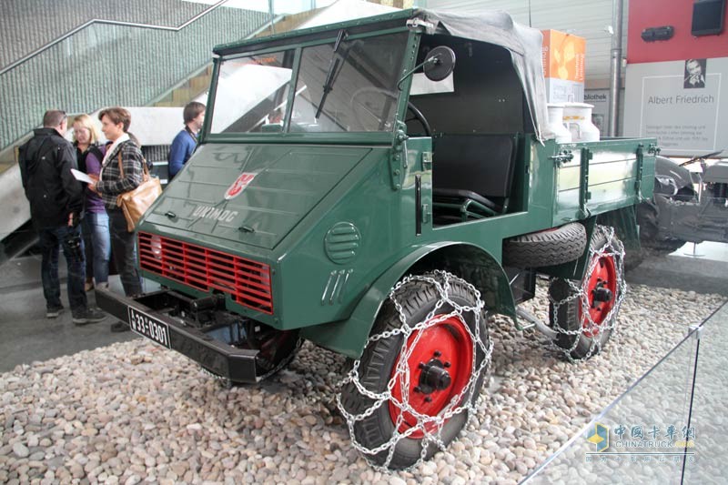 一汽解放 J6P重卡 標(biāo)載型 420馬力 6X2 國(guó)五牽引車(chē)(CA4250P66K24T3E5)