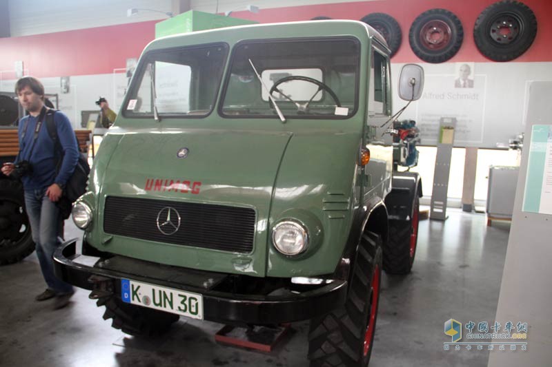 一汽解放 J6P重卡 標(biāo)載型 420馬力 6X2 國(guó)五牽引車(chē)(CA4250P66K24T3E5)