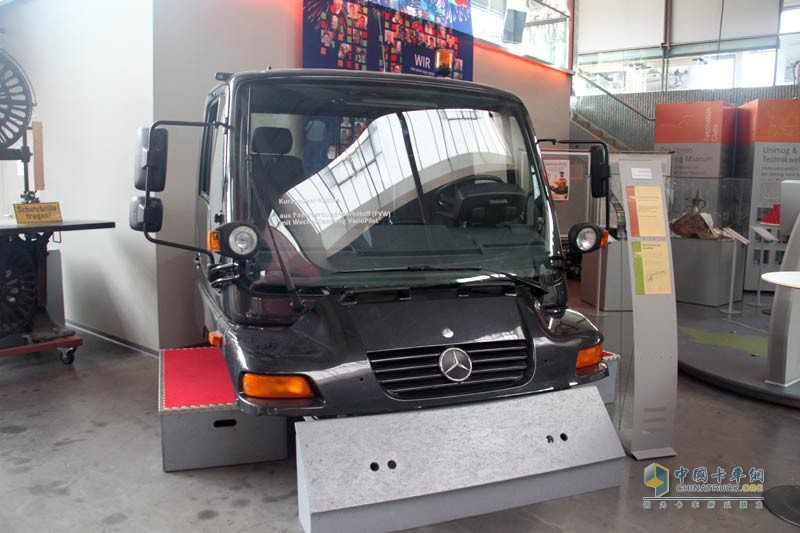 一汽解放 J6P重卡 標(biāo)載型 420馬力 6X2 國(guó)五牽引車(chē)(CA4250P66K24T3E5)