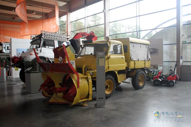 一汽解放 J6P重卡 標(biāo)載型 420馬力 6X2 國(guó)五牽引車(chē)(CA4250P66K24T3E5)