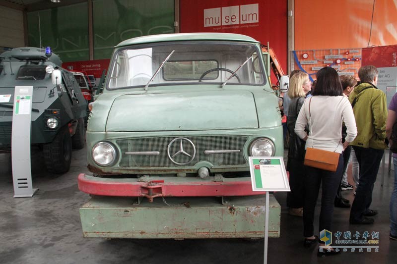 一汽解放 J6P重卡 標(biāo)載型 420馬力 6X2 國(guó)五牽引車(chē)(CA4250P66K24T3E5)