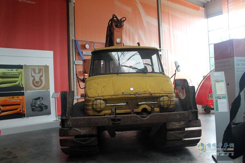 一汽解放 J6P重卡 標(biāo)載型 420馬力 6X2 國(guó)五牽引車(chē)(CA4250P66K24T3E5)