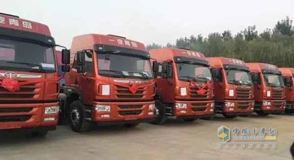 解放V卡6×4牽引車(chē)