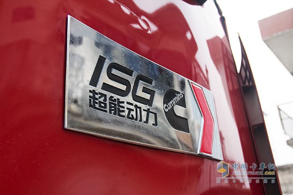 康明斯船機(jī)，康明斯ISF輕型發(fā)動(dòng)機(jī)，康明斯ISG重型發(fā)動(dòng)機(jī)，兜兜轉(zhuǎn)轉(zhuǎn)，張科偉10年間做過不同的行業(yè)，用過不同的設(shè)備，可唯一不變的是：人生的這10年，康明斯陪伴依舊。