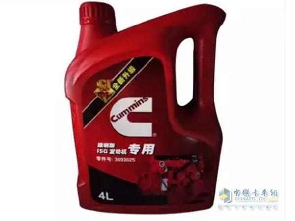 季節(jié)變換，機(jī)油也需更換機(jī)油，即發(fā)動(dòng)機(jī)潤(rùn)滑油，被譽(yù)為汽車的“血液”，能對(duì)發(fā)動(dòng)機(jī)起到潤(rùn)滑、清潔、冷卻、密封、減磨、防銹、防蝕等作用。機(jī)油分為普通機(jī)油和通用機(jī)油兩種。