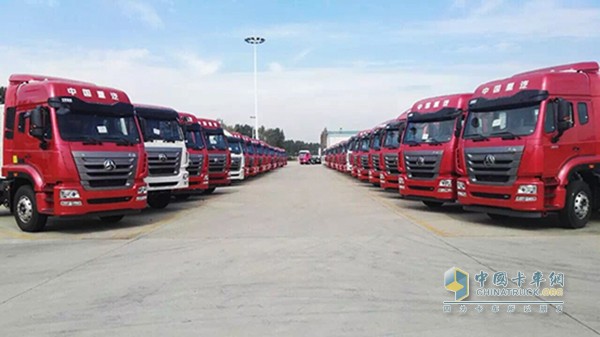 輕量化6×4豪翰牽引車，被譽(yù)為“運(yùn)煤神器”的它，車輛自重最低僅7.6T