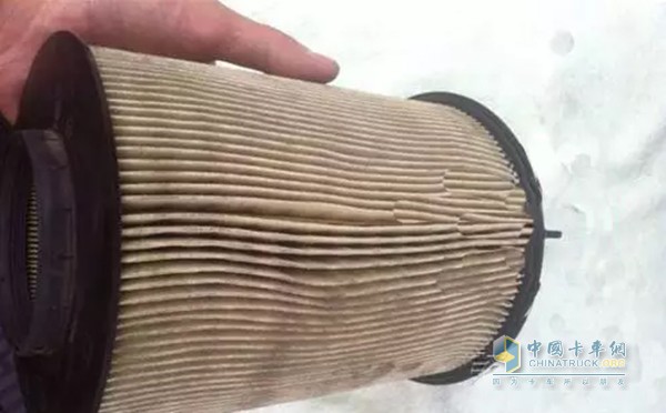 按時清洗節(jié)氣門;清理進(jìn)氣管道并更換空氣濾清器。