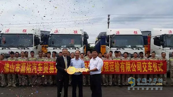 三浦聰先生(左1)、譚成多先生(中)、廖振業(yè)先生(右1)交“鑰匙”合照