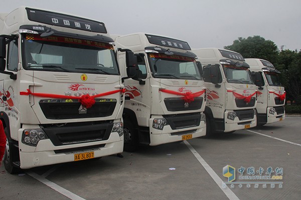 中國重汽HOWO-T7H搭載的是曼技術(shù)MC11.40-40發(fā)動機(jī)，產(chǎn)品節(jié)油性能突出顯示，并以重汽HW19712CL變速箱、曼技術(shù)MCY13車橋(速比3.36)為輔，除此之外，車輛發(fā)動機(jī)潤滑油均采用美孚黑霸王。