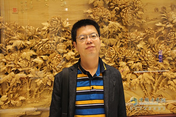 只有選擇好的運輸搭檔才能干出好業(yè)績，我對中國重汽汕德卡這位‘美嬌妻’的愛就如皇帝對愛妃的恩寵，獨獨喜歡它一個，誰都別想跟著雨露均沾。