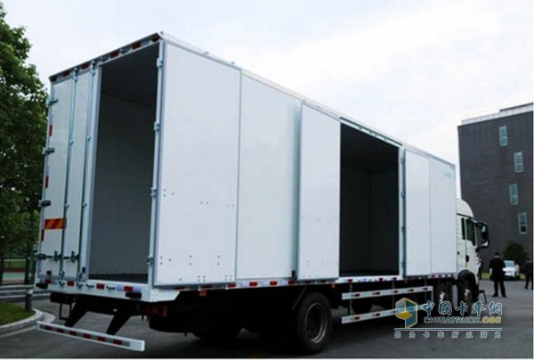 HOWO-T5G 6X2廂式載貨車最大還可設計到67m3