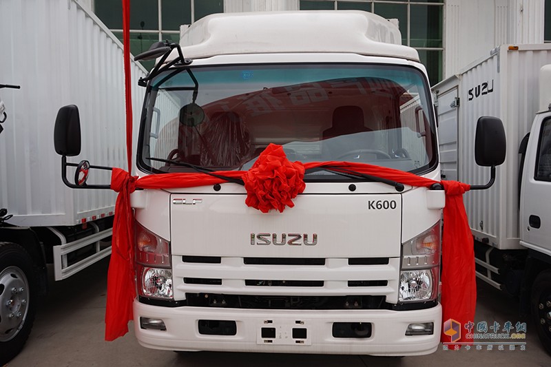 慶鈴五十鈴汽車 K600 三人座大容量廂車（貨箱長(zhǎng)4.97米） 120馬力