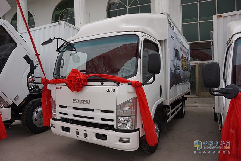 慶鈴五十鈴汽車 K600 三人座大容量廂車（貨箱長(zhǎng)4.97米） 120馬力