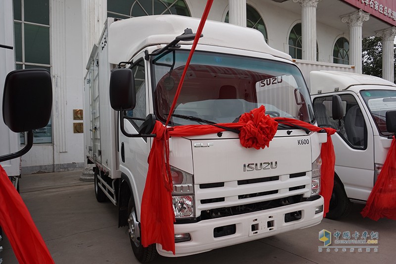 慶鈴五十鈴汽車 K600 三人座大容量廂車（貨箱長(zhǎng)4.97米） 120馬力