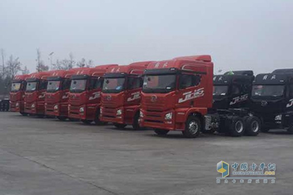 解放JH6牽引車
