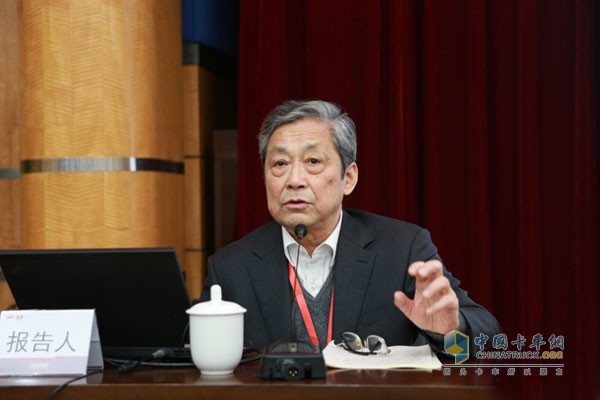 遼寧號(hào)航空母艦總設(shè)計(jì)師、中國(guó)船舶重工集團(tuán)公司第七〇一研究所研究員朱英富