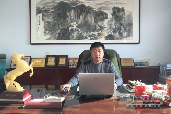 晉州市冀豐農(nóng)機(jī)有限公司的總經(jīng)理兼黨支部書(shū)記梁秋