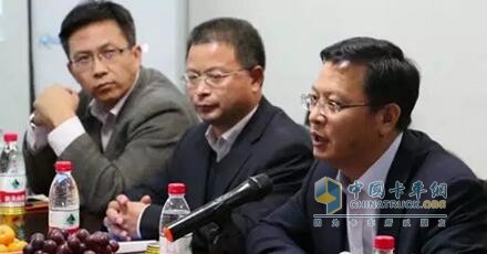 福臨集團董事長劉自金，向代表團介紹了該公司的發(fā)展歷程和戰(zhàn)略規(guī)劃