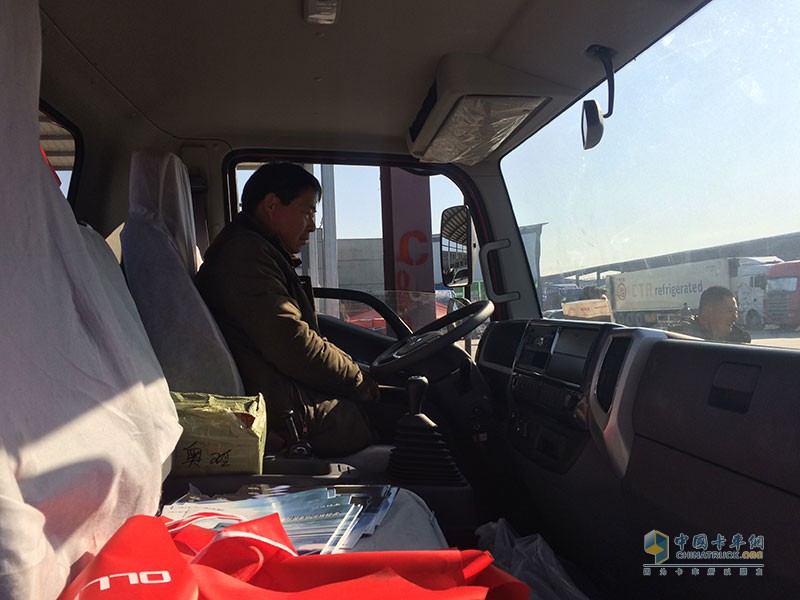 奧鈴CTS超級(jí)輕卡闖過上海灘又到蘭陵縣